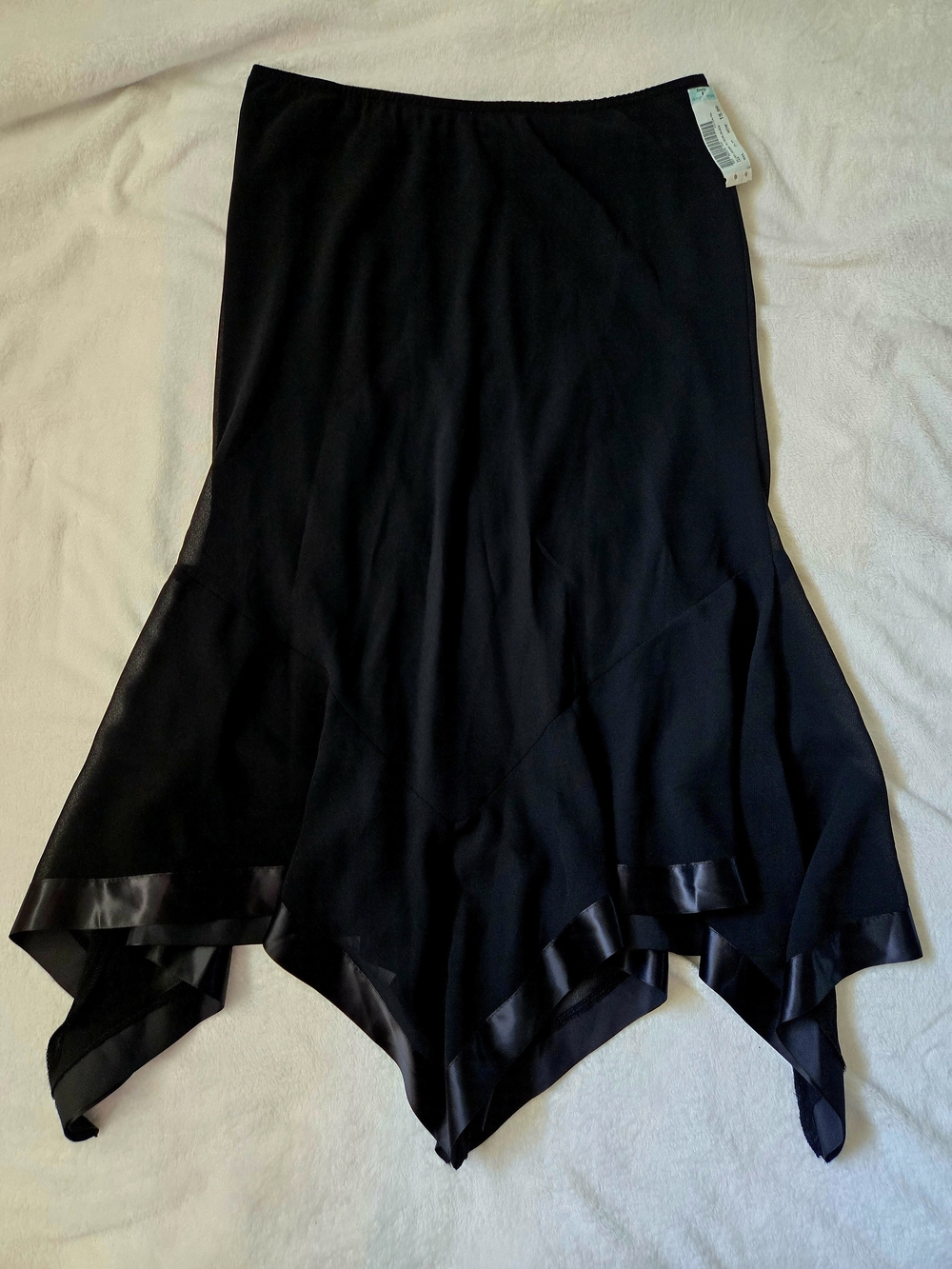 Vanity Fair Black Handkerchief-Hem Midi Skirt